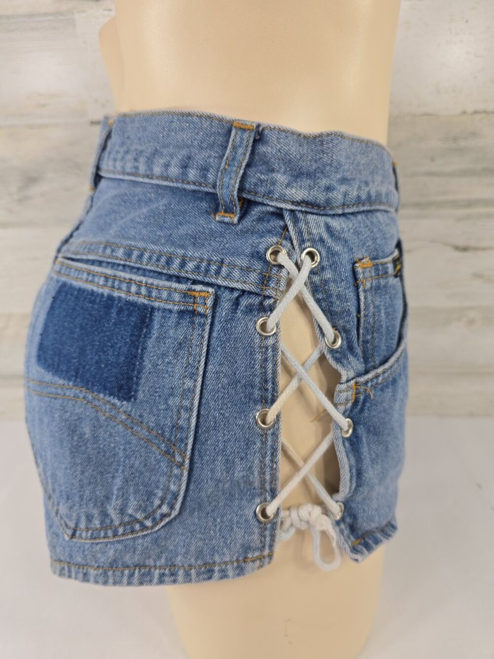Vintage Chicago High‑Waisted Denim Lace‑Up Shorts Women’s Jean Shorts 13in WAIST